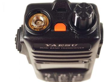 Yaesu FT-65E VHF-UHF-Handfunkgerät-02.